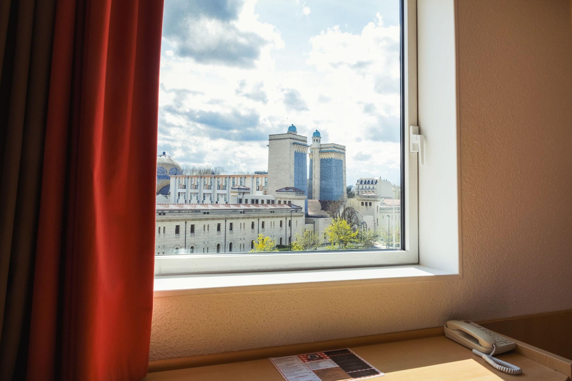 Ibis Vichy Hotel Exterior foto