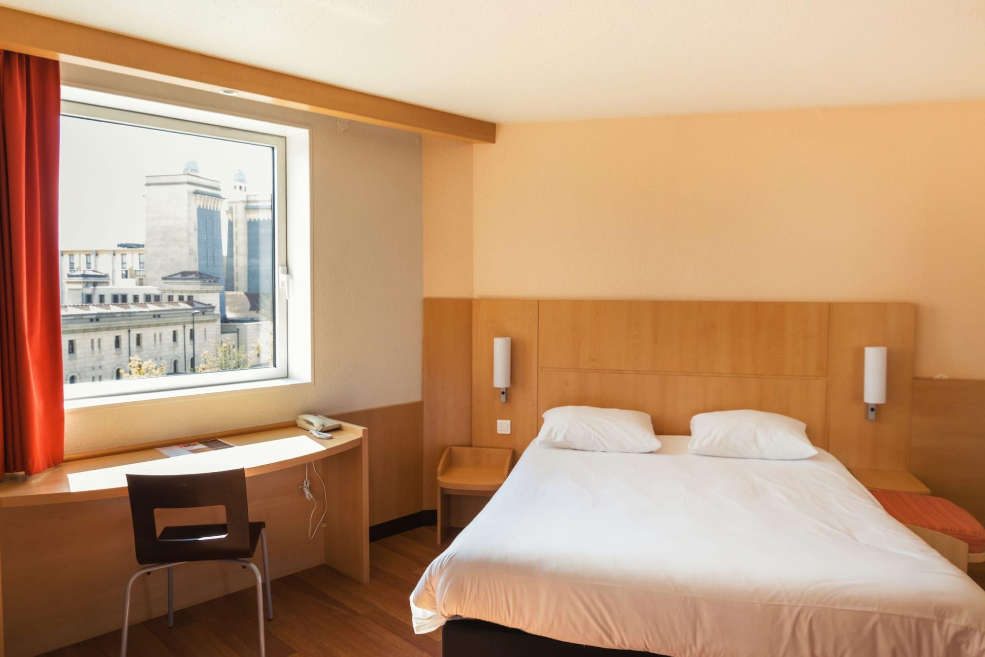 Ibis Vichy Hotel Exterior foto