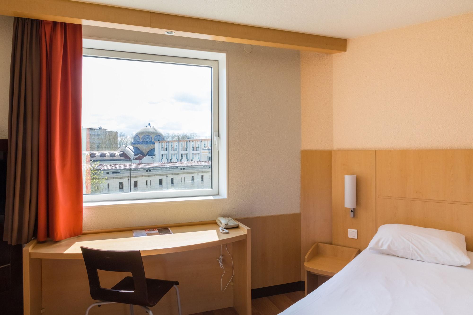 Ibis Vichy Hotel Exterior foto