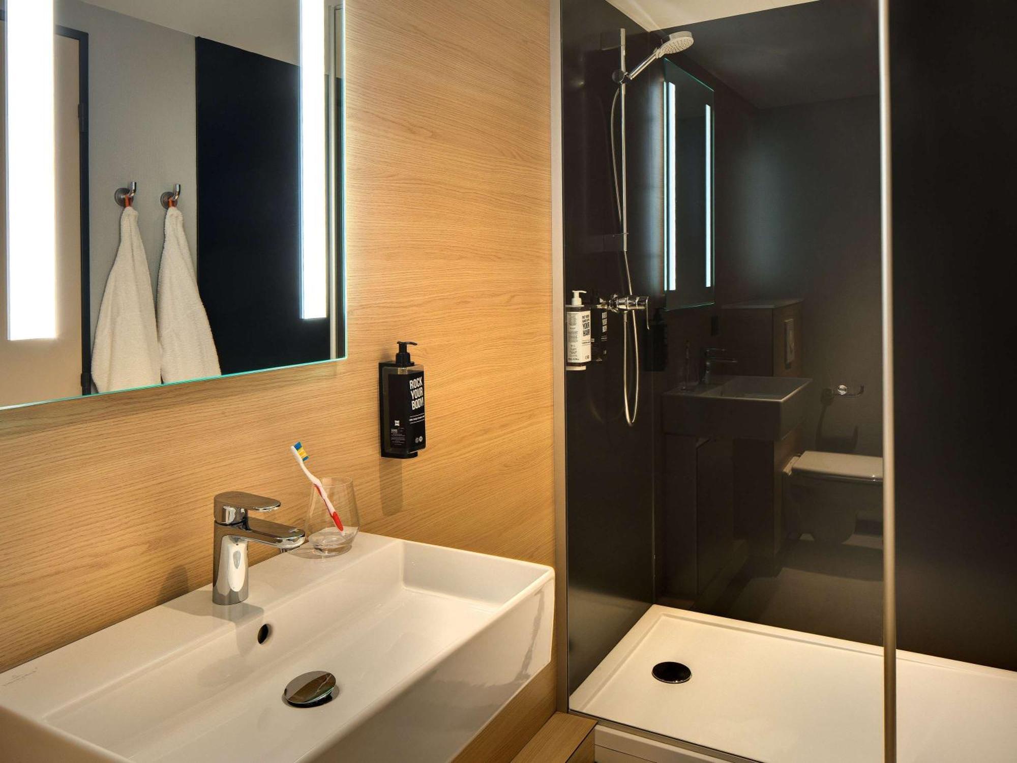 Ibis Vichy Hotel Exterior foto