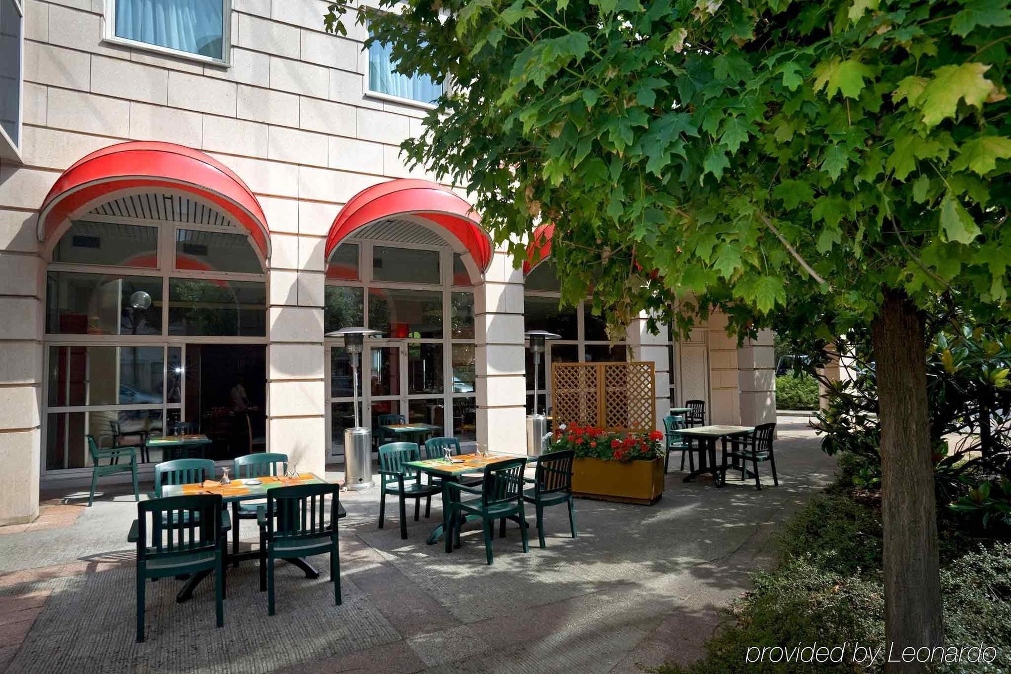 Ibis Vichy Hotel Exterior foto
